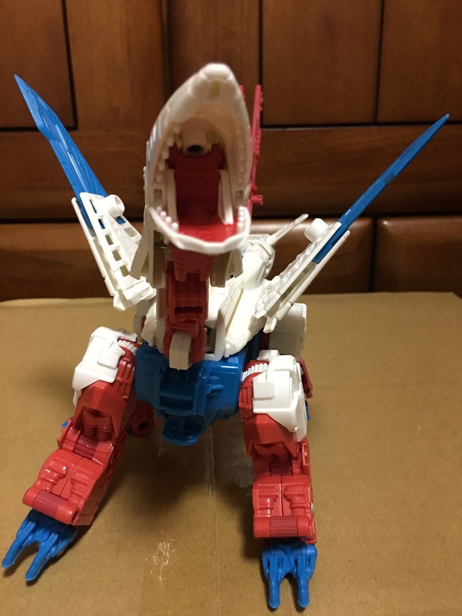 Transformers News: More In Hand and Comparison Images of Takara Unite Warriors UW-EX Lynx Master Transformers News: More In Hand and Comparison Images of Takara Unite Warriors UW-EX Lynx Master