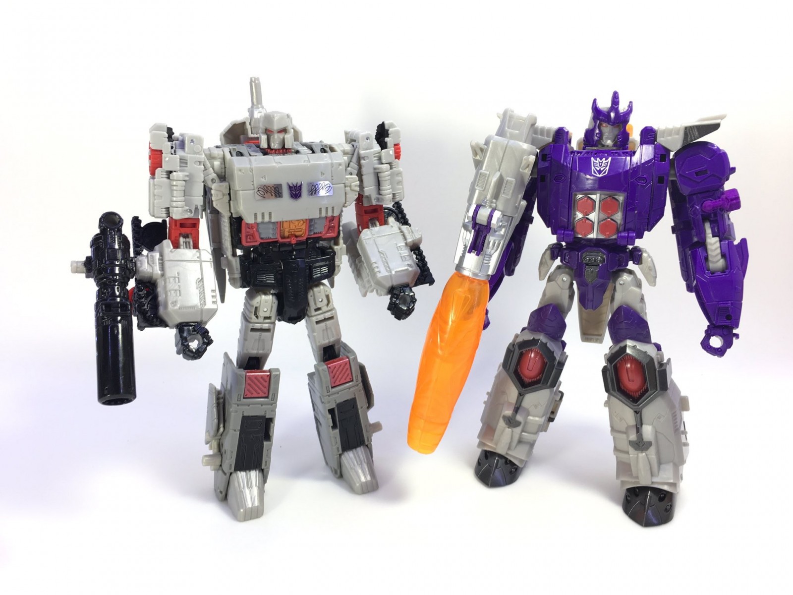 Transformers News: In Hand Images of Titans Return Wave 3 Legends and Voyagers with Titan Master Interactivity