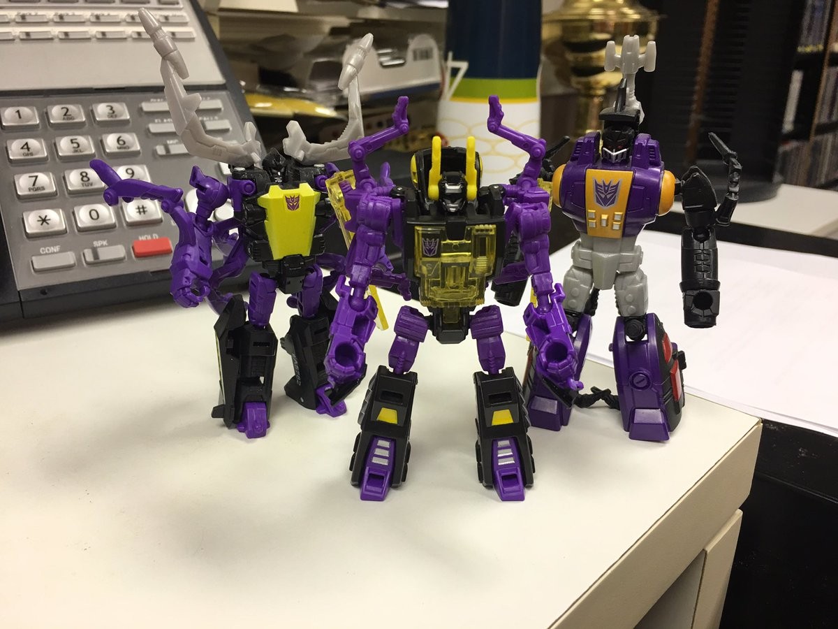 Transformers News: In Hand Images of Titans Return Wave 3 Legends and Voyagers with Titan Master Interactivity