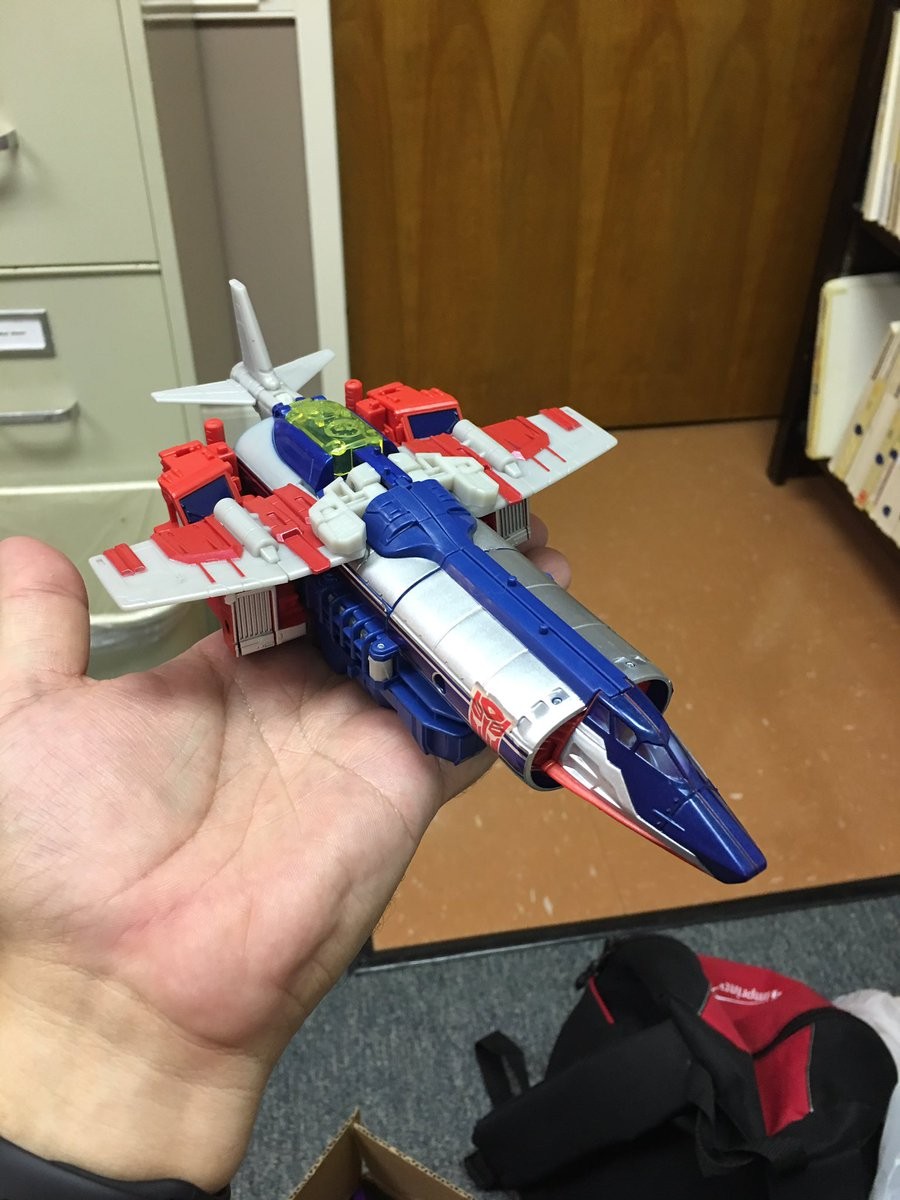 Transformers News: In Hand Images of Titans Return Wave 3 Legends and Voyagers with Titan Master Interactivity
