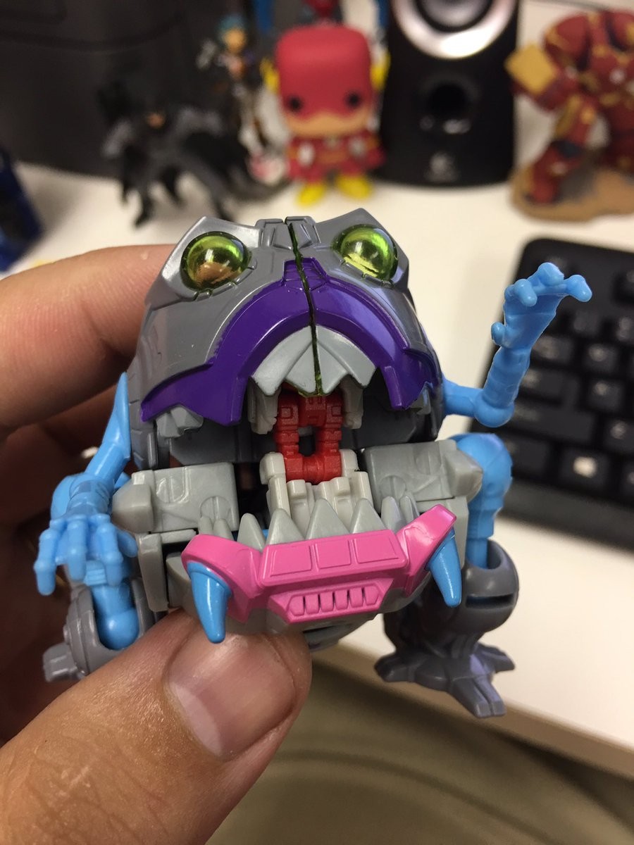 Transformers News: In Hand Images of Titans Return Wave 3 Legends and Voyagers with Titan Master Interactivity
