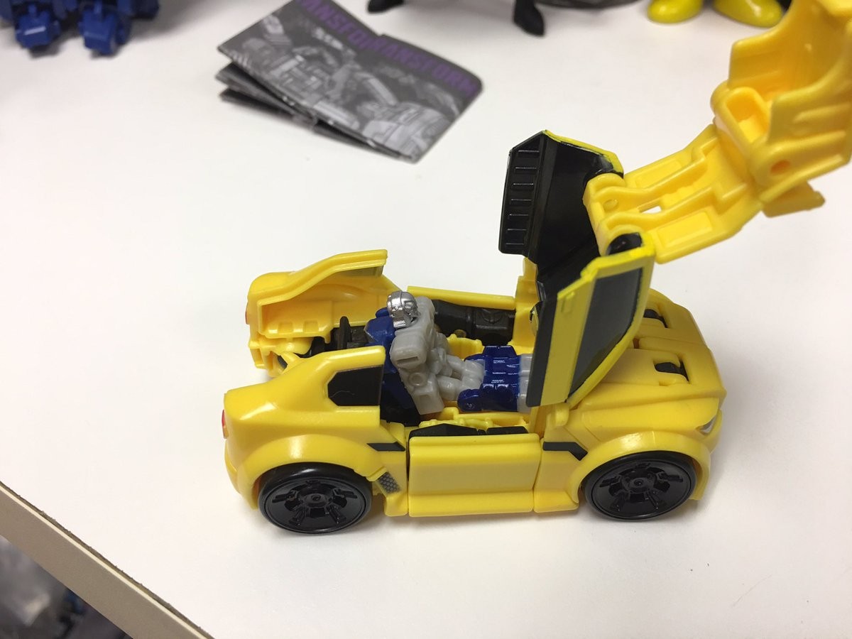 Transformers News: In Hand Images of Titans Return Wave 3 Legends and Voyagers with Titan Master Interactivity