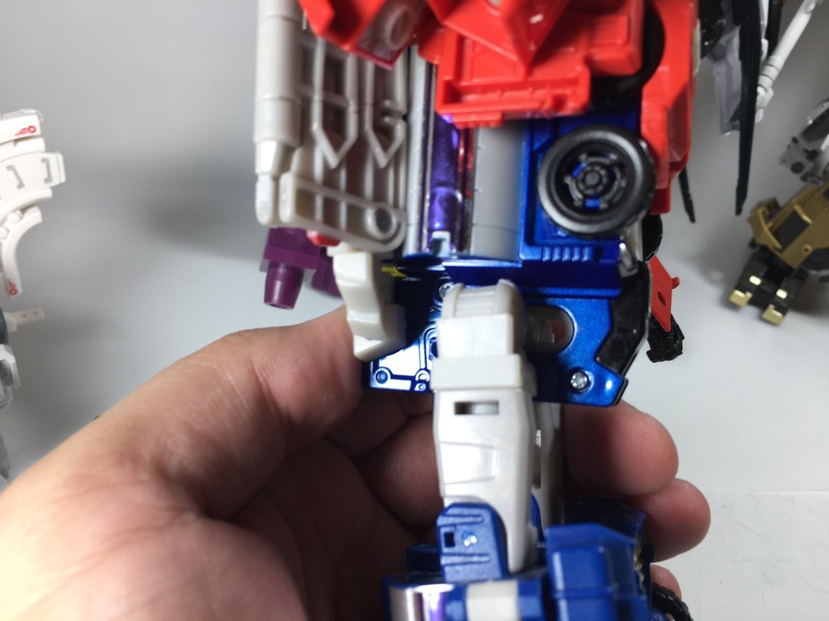 Transformers News: In Hand Images of Titans Return Wave 3 Legends and Voyagers with Titan Master Interactivity
