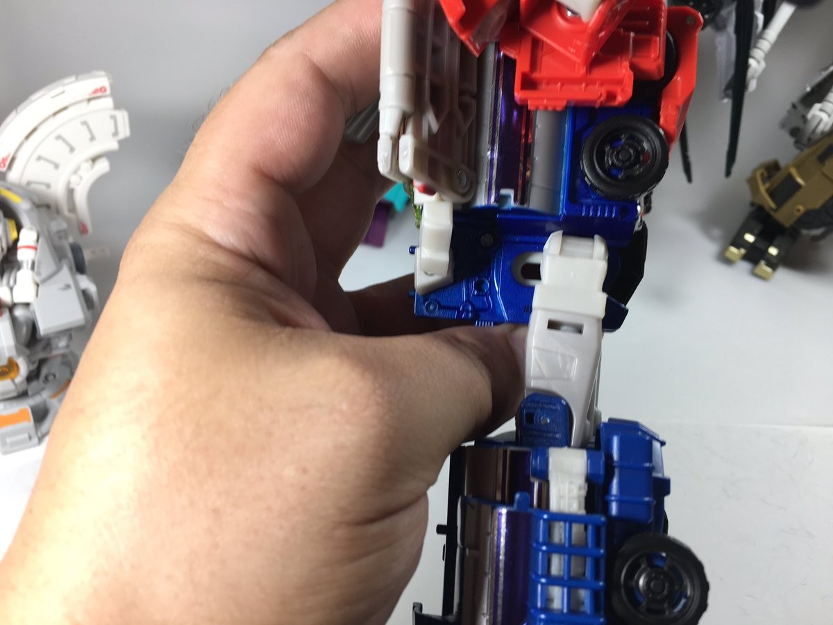 Transformers News: In Hand Images of Titans Return Wave 3 Legends and Voyagers with Titan Master Interactivity