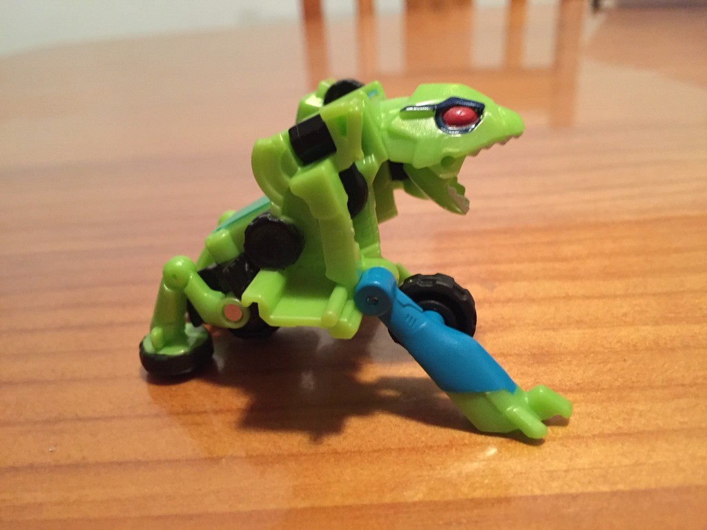 Transformers News: Pictorial Reviews of New Legion Starscream and Springload from Robots in Disguise