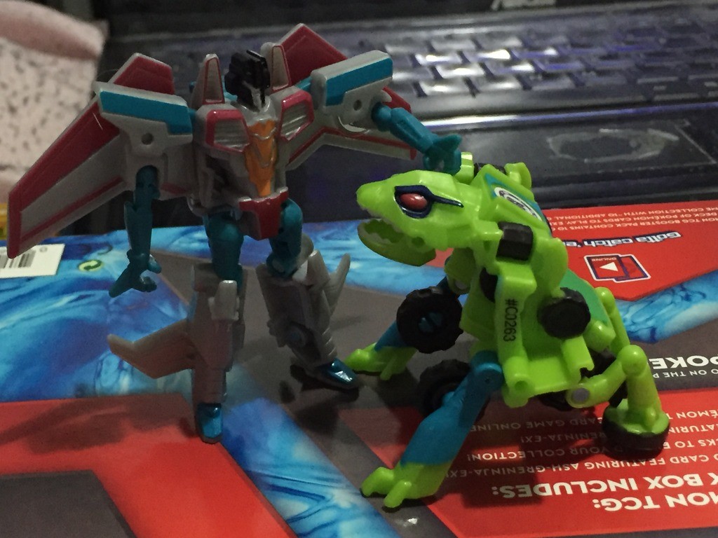 Transformers News: Pictorial Reviews of New Legion Starscream and Springload from Robots in Disguise