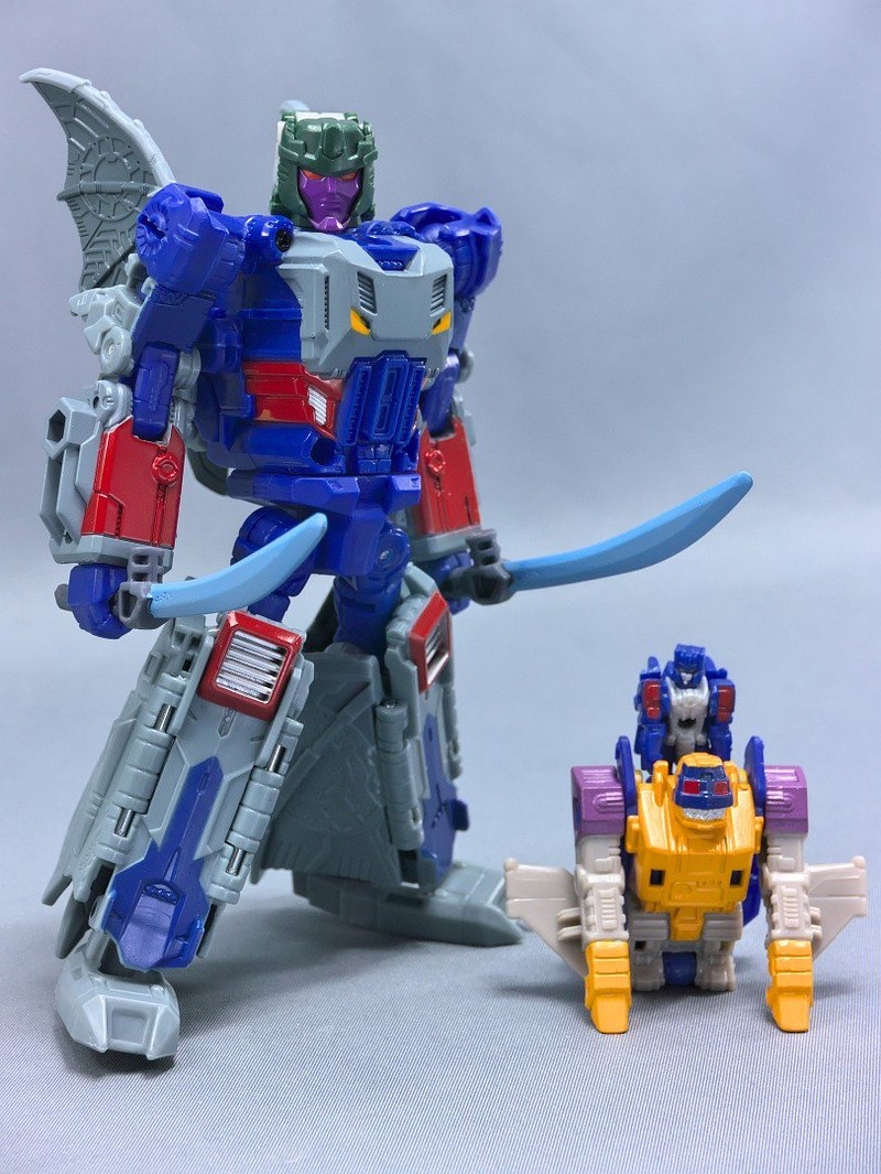 Transformers News: In-Hand Images of e-Hobby Exclusive Combobat
