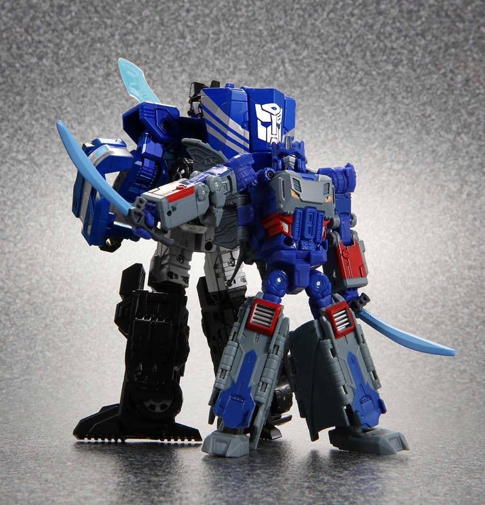 Transformers News: More Images of e-HOBBY Magna Convoy Exclusive