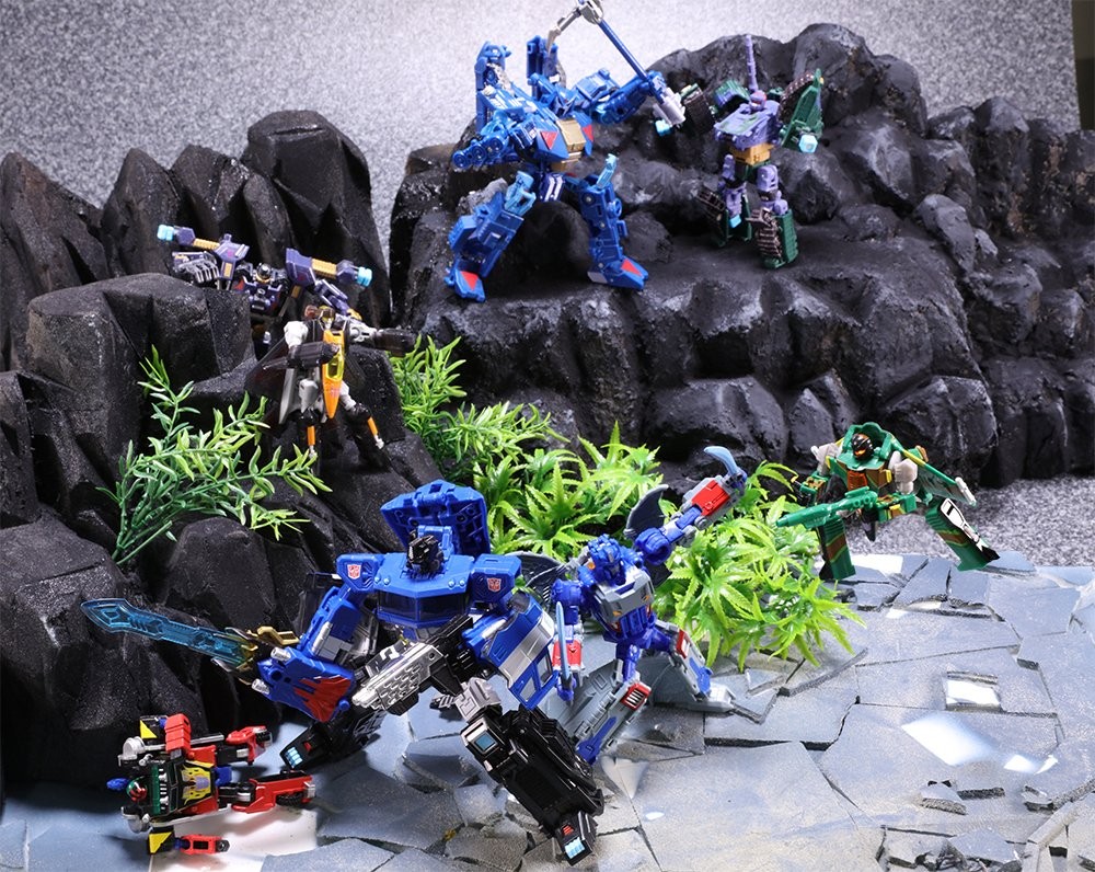 Transformers News: More Images of e-HOBBY Magna Convoy Exclusive