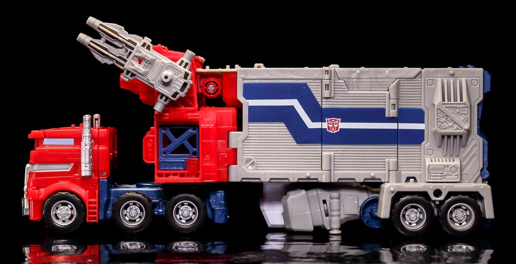 Transformers News: In-Hand Images of Takara Tomy Transformers Legends LG-35 Super Ginrai