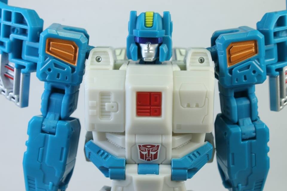 Transformers News: New In Hand Photos of Titans Return Krok, Topspin, Quake, Roadburn and More Transformers News: New In Hand Photos of Titans Return Krok, Topspin, Quake, Roadburn and More