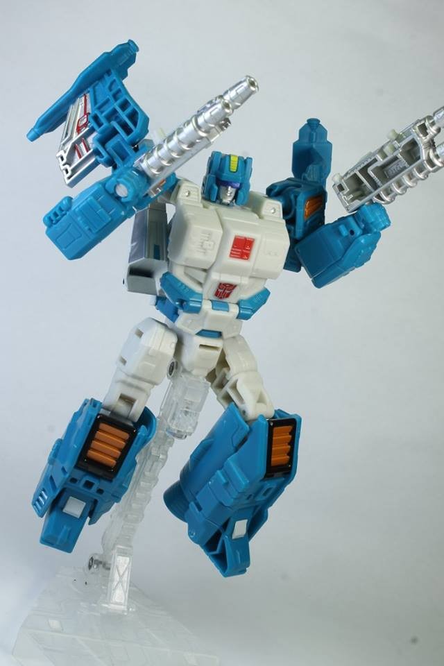 Transformers News: New In Hand Photos of Titans Return Krok, Topspin, Quake, Roadburn and More Transformers News: New In Hand Photos of Titans Return Krok, Topspin, Quake, Roadburn and More
