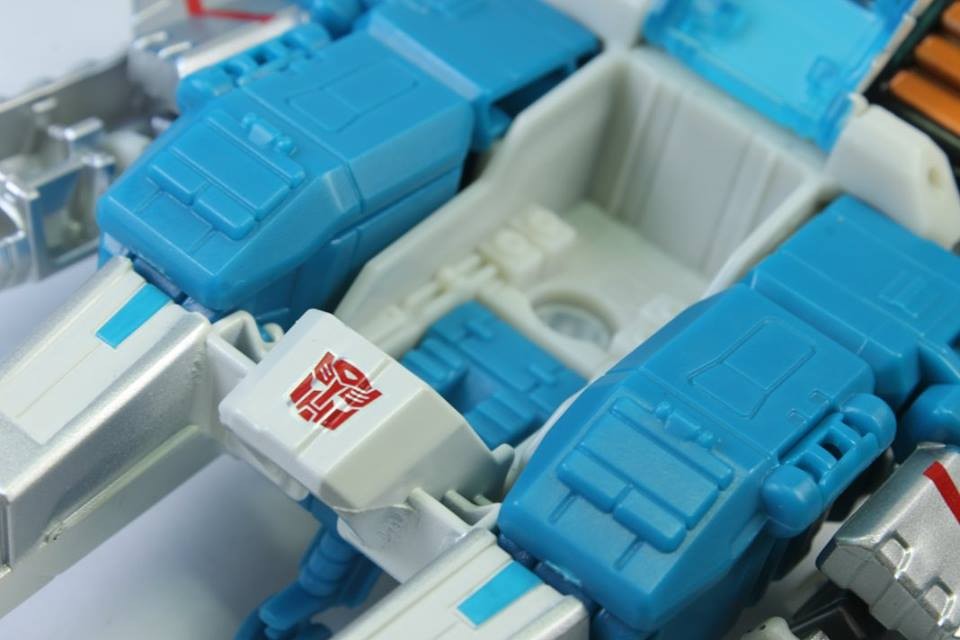 Transformers News: New In Hand Photos of Titans Return Krok, Topspin, Quake, Roadburn and More Transformers News: New In Hand Photos of Titans Return Krok, Topspin, Quake, Roadburn and More
