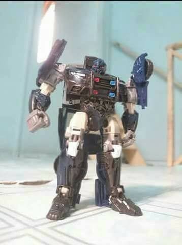 Transformers News: First Images of Transformers: The Last Knight Deluxe Barricade
