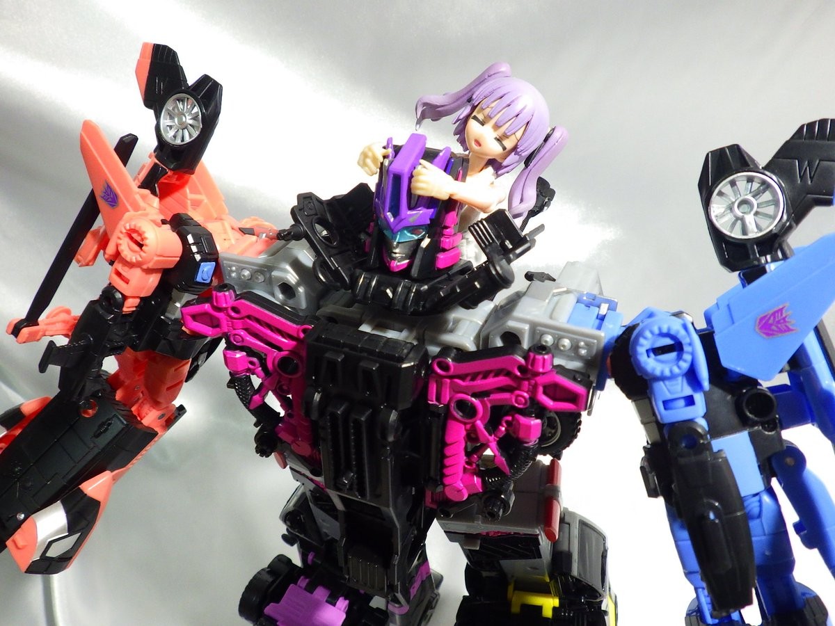 Transformers News: More In Hand Images of Takara Unite Warriors Megatronia with Closeups, Box and Chest Options