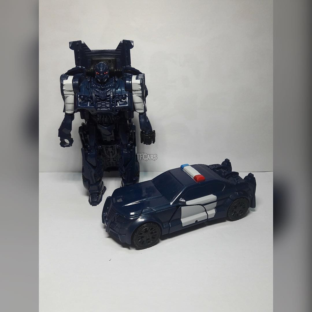 Transformers News: New Image of Transformers: The Last Knight One-Step Barricade