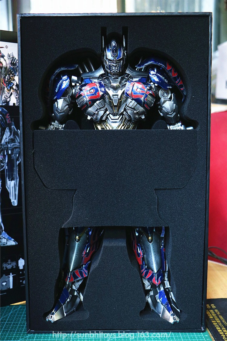 Transformers News: In-Hand Photos of Comicave AoE Optimus Prime Transformers News: In-Hand Photos of Comicave AoE Optimus Prime
