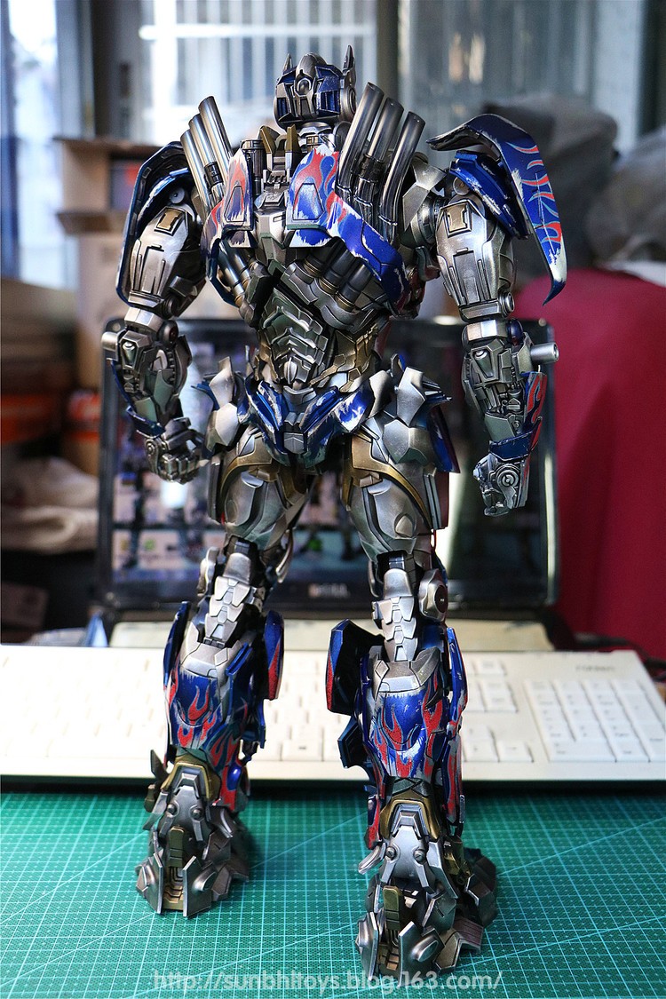 Transformers News: In-Hand Photos of Comicave AoE Optimus Prime Transformers News: In-Hand Photos of Comicave AoE Optimus Prime