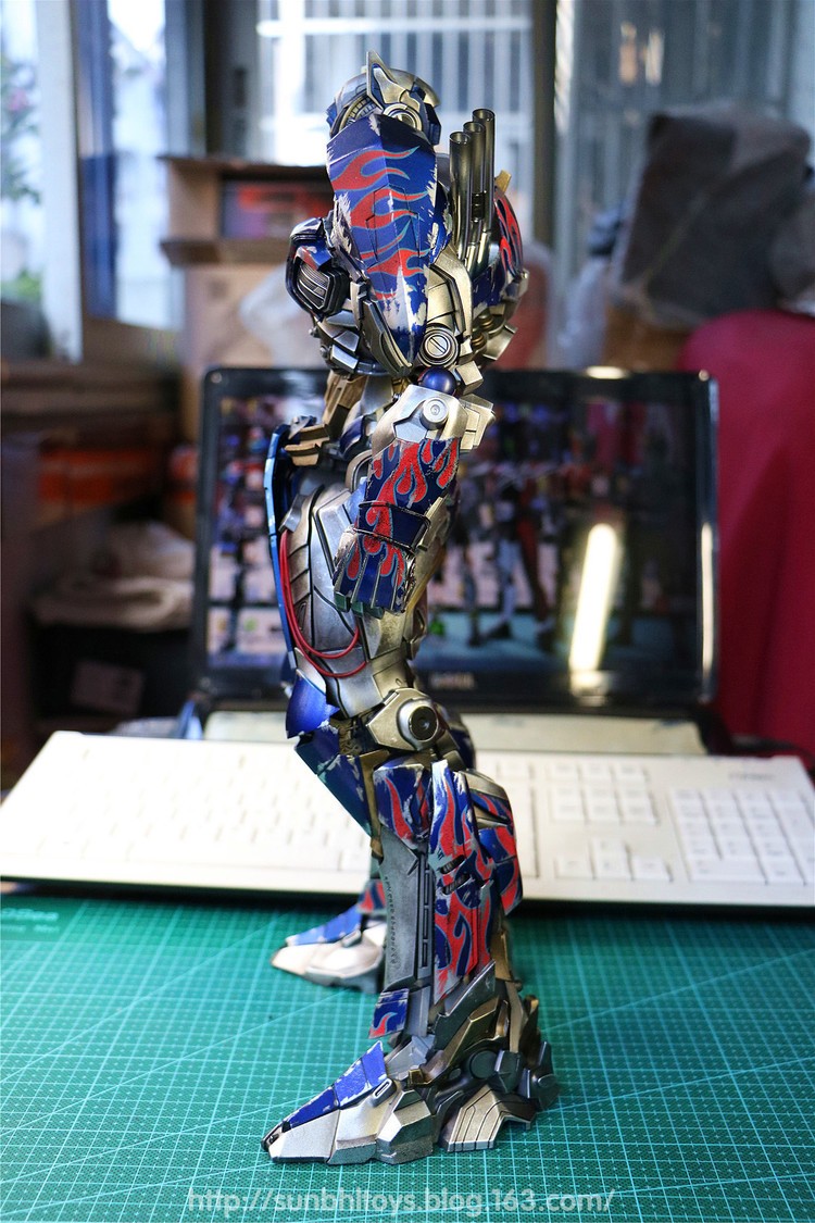 Transformers News: In-Hand Photos of Comicave AoE Optimus Prime Transformers News: In-Hand Photos of Comicave AoE Optimus Prime