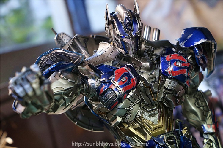 Transformers News: In-Hand Photos of Comicave AoE Optimus Prime Transformers News: In-Hand Photos of Comicave AoE Optimus Prime