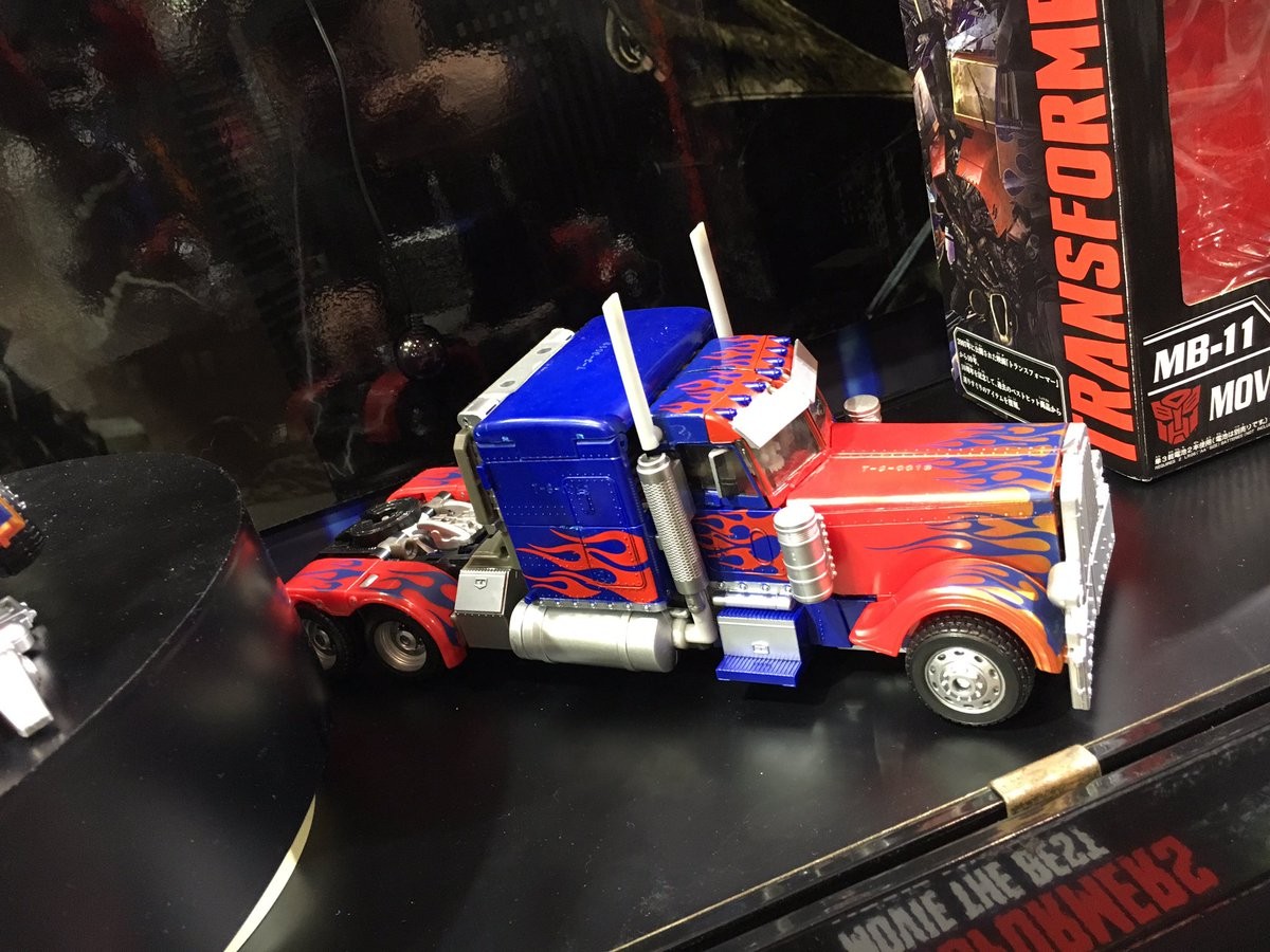 Transformers News: Wonderfest 2017 - Movie The Best Ironhide, Ratchet, Strafe, Soundwave, Starscream and More