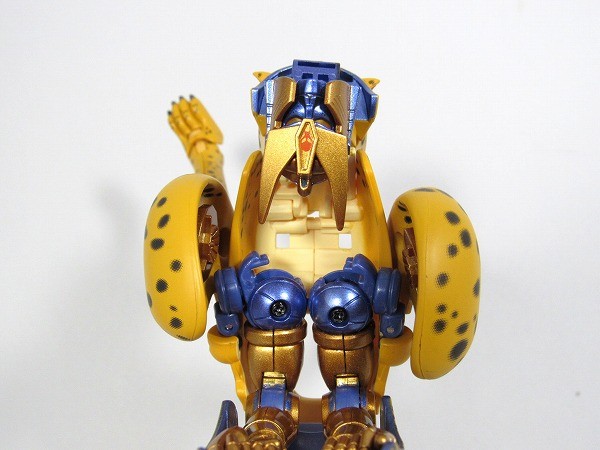 Transformers News: More In-Hand Images of Transformers Masterpiece MP-34 Cheetor, Comparison with MP32 Optimus Primal