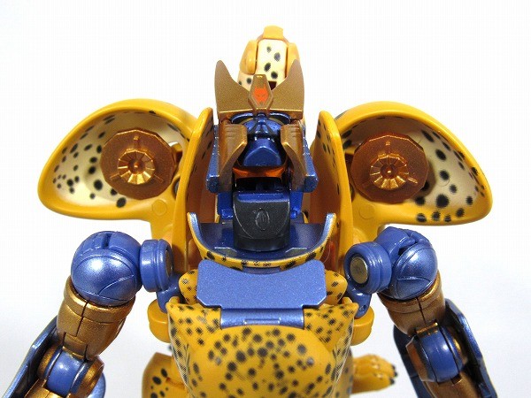 Transformers News: More In-Hand Images of Transformers Masterpiece MP-34 Cheetor, Comparison with MP32 Optimus Primal