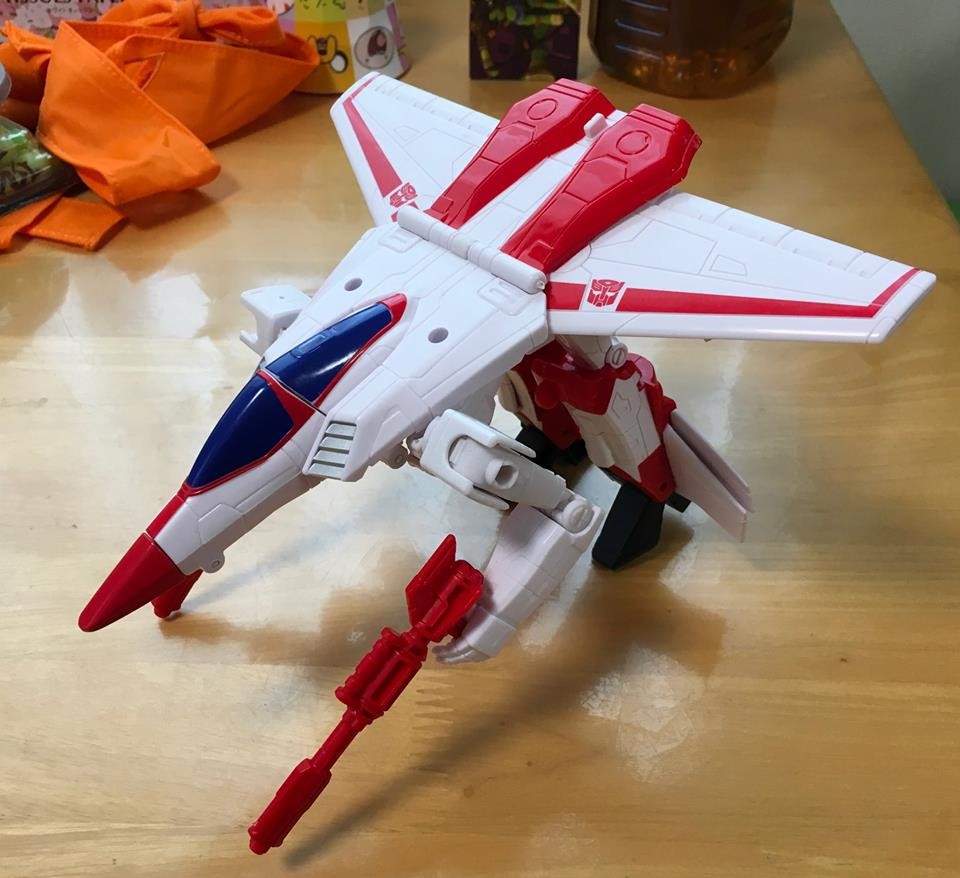 Transformers News: In Hand Images of the New Prowl and Jetfire Figures from the Generations Cyber Battalion Line