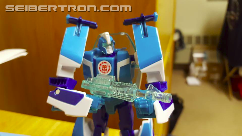Transformers News: Pictorial Review of Robots in Disguise Warrior Soundwave and Blurr