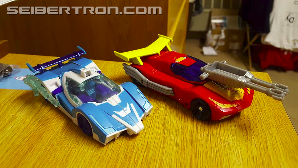 Transformers News: Pictorial Review of Robots in Disguise Warrior Soundwave and Blurr