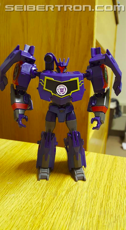 Transformers News: Pictorial Review of Robots in Disguise Warrior Soundwave and Blurr