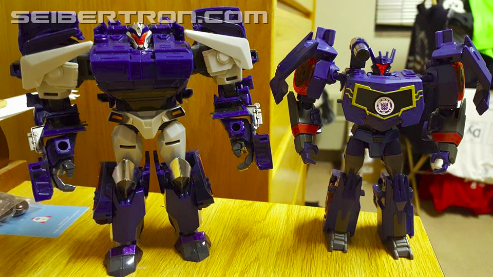 Transformers News: Pictorial Review of Robots in Disguise Warrior Soundwave and Blurr
