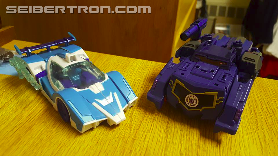 Transformers News: Pictorial Review of Robots in Disguise Warrior Soundwave and Blurr