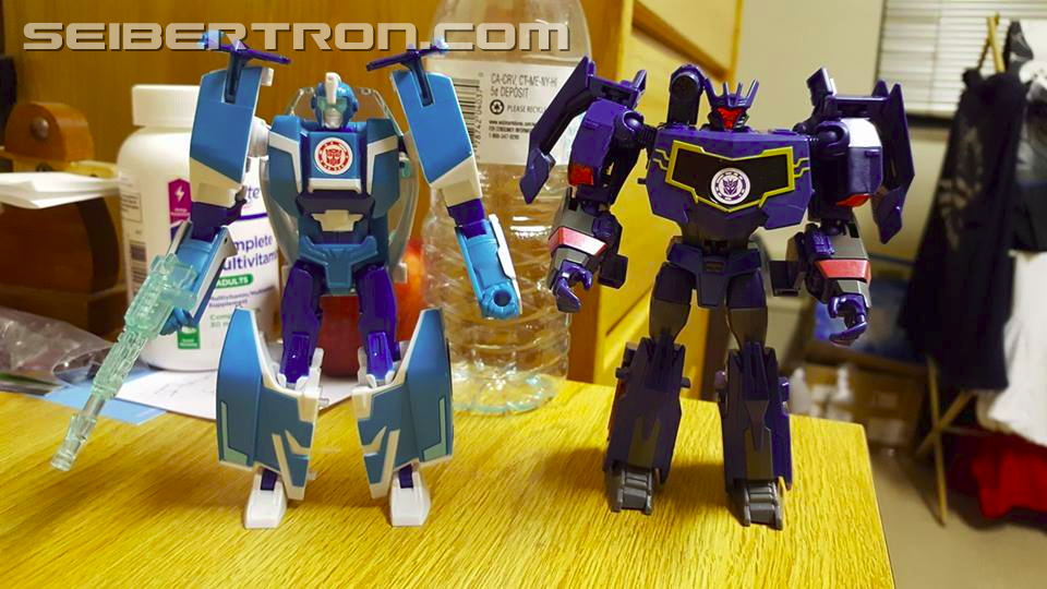 Transformers News: Pictorial Review of Robots in Disguise Warrior Soundwave and Blurr