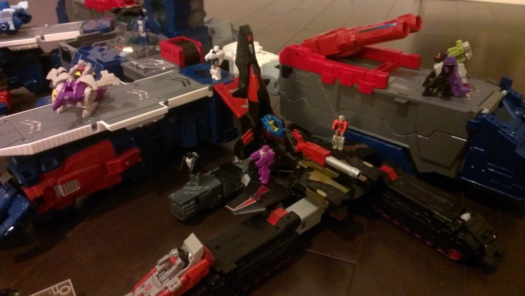 Transformers News: Images of Sky Shadow Connected With Other Titans Return Bases In Different Configurations