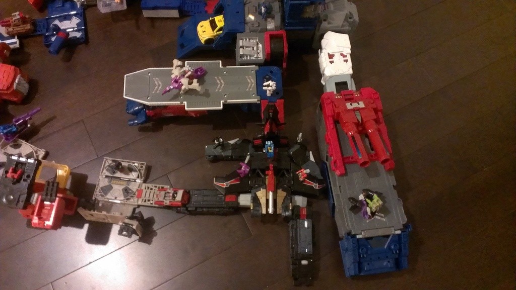 Transformers News: Images of Sky Shadow Connected With Other Titans Return Bases In Different Configurations