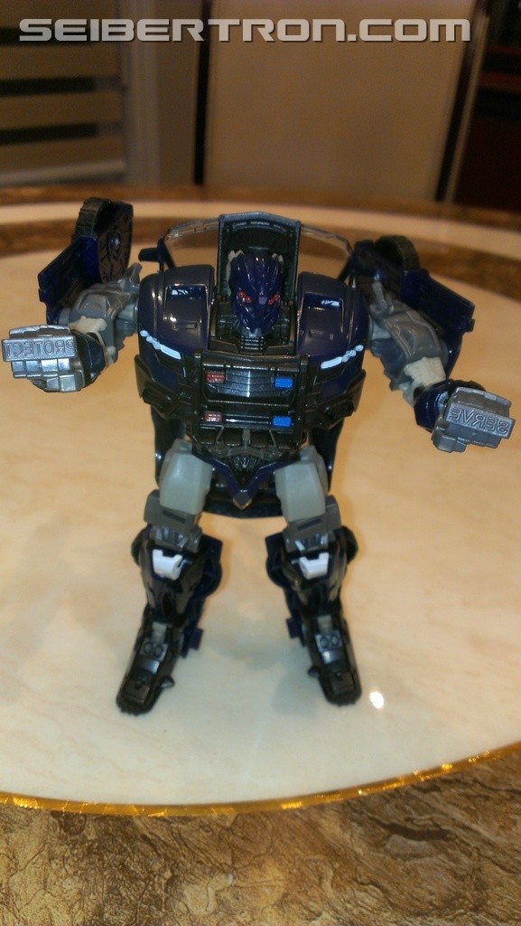 Transformers News: Pictorial and Video Review for Transformers: The Last Knight Deluxe Barricade