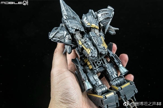 Transformers News: New In Hand Images of Voyager Megatron from Transformers: The Last Knight Transformers News: New In Hand Images of Voyager Megatron from Transformers: The Last Knight
