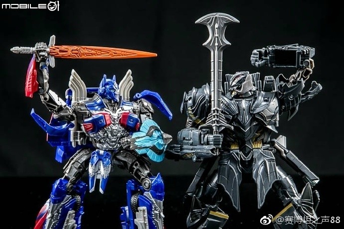 Transformers News: New In Hand Images of Voyager Megatron from Transformers: The Last Knight Transformers News: New In Hand Images of Voyager Megatron from Transformers: The Last Knight