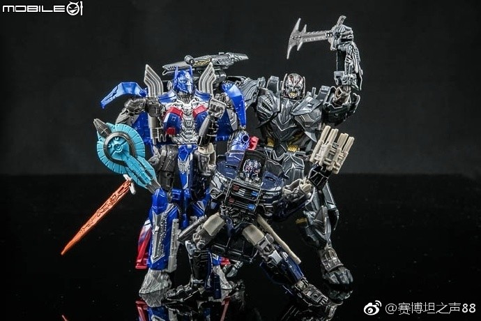 Transformers News: New In Hand Images of Voyager Megatron from Transformers: The Last Knight Transformers News: New In Hand Images of Voyager Megatron from Transformers: The Last Knight