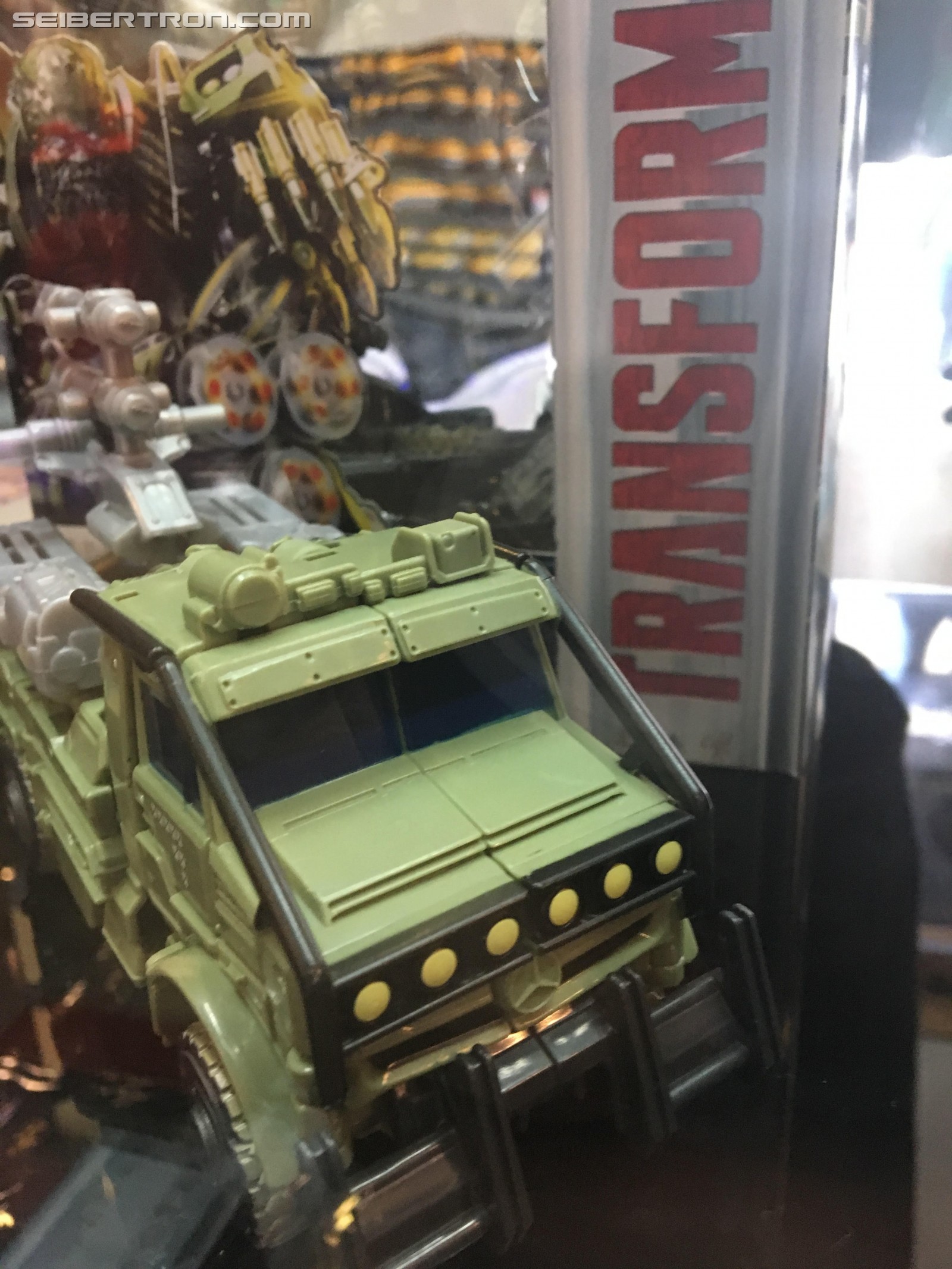 Transformers News: Transformers: The Last Knight Voyager Figures Spotted at Universal Studios Hollywood Transformers News: Transformers: The Last Knight Voyager Figures Spotted at Universal Studios Hollywood