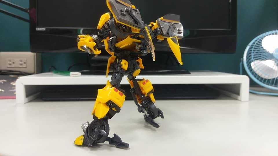 Transformers News: Transformers Movie Masterpiece Bumblebee In-Hand Images