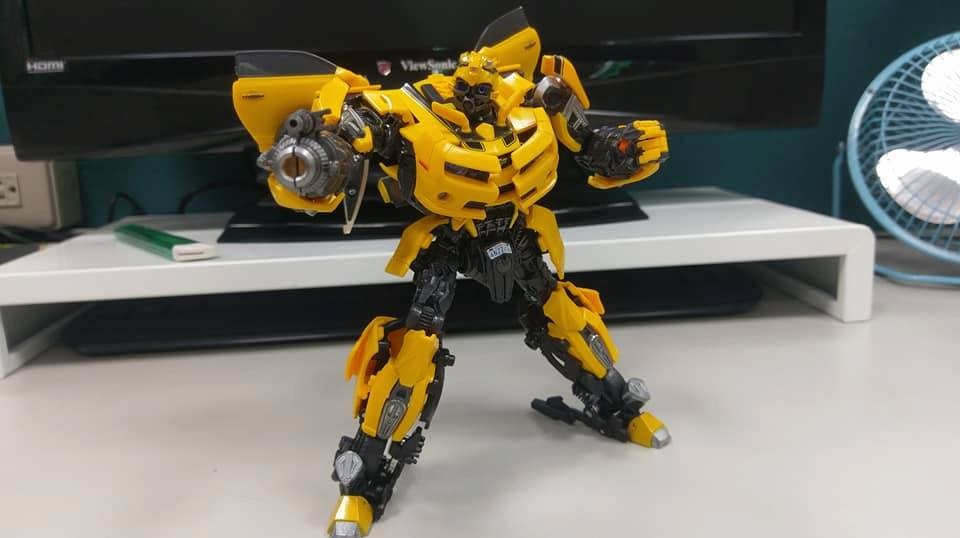 Transformers News: Transformers Movie Masterpiece Bumblebee In-Hand Images