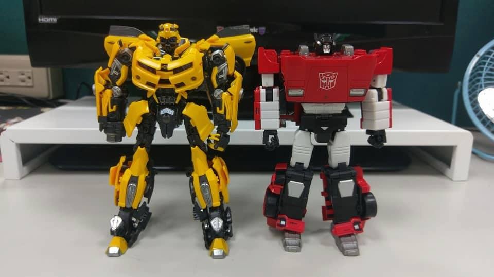 Transformers News: Transformers Movie Masterpiece Bumblebee In-Hand Images