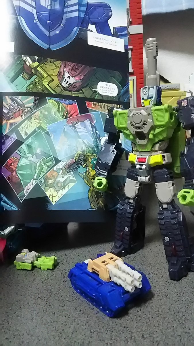 Transformers News: In-Hand Images of Takara Tomy Transformers Legends LG-EX Magna Convoy
