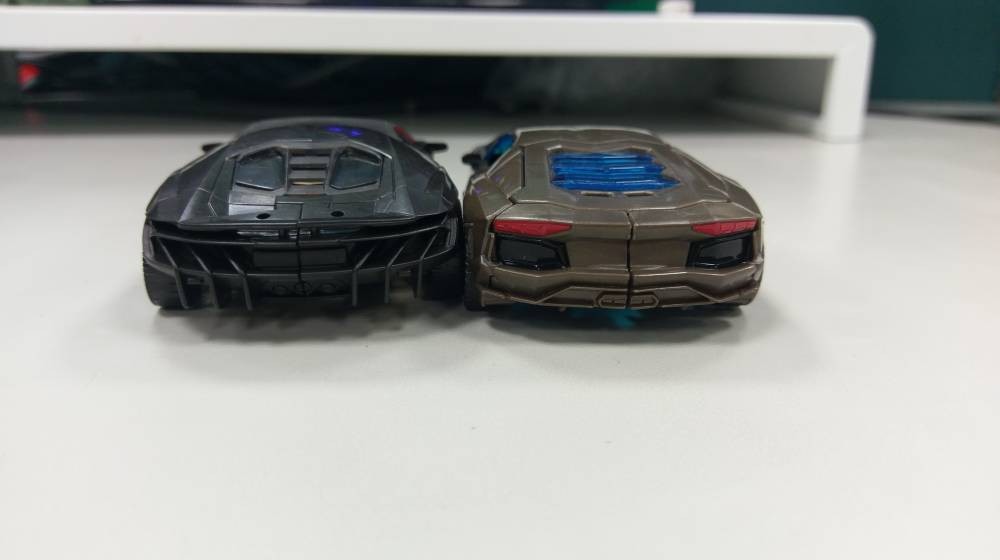 Transformers News: In Hand Images of Last Knight Deluxe Hot Rod with Comparisons to AOE Lockdown Transformers News: In Hand Images of Last Knight Deluxe Hot Rod with Comparisons to AOE Lockdown