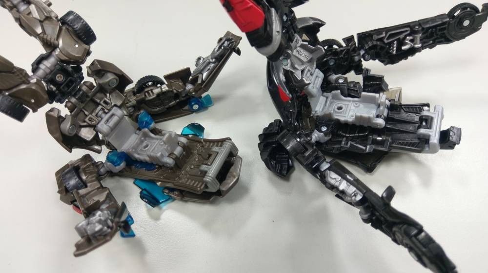 Transformers News: In Hand Images of Last Knight Deluxe Hot Rod with Comparisons to AOE Lockdown Transformers News: In Hand Images of Last Knight Deluxe Hot Rod with Comparisons to AOE Lockdown