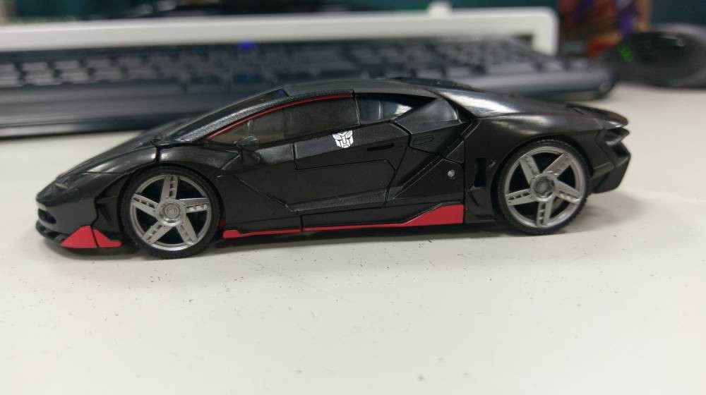 Transformers News: In Hand Images of Last Knight Deluxe Hot Rod with Comparisons to AOE Lockdown Transformers News: In Hand Images of Last Knight Deluxe Hot Rod with Comparisons to AOE Lockdown