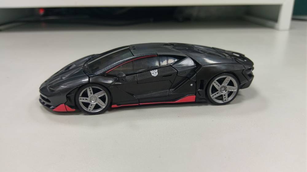 Transformers News: In Hand Images of Last Knight Deluxe Hot Rod with Comparisons to AOE Lockdown Transformers News: In Hand Images of Last Knight Deluxe Hot Rod with Comparisons to AOE Lockdown