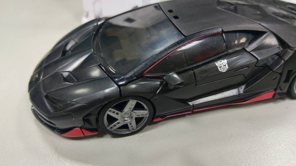 Transformers News: In Hand Images of Last Knight Deluxe Hot Rod with Comparisons to AOE Lockdown Transformers News: In Hand Images of Last Knight Deluxe Hot Rod with Comparisons to AOE Lockdown
